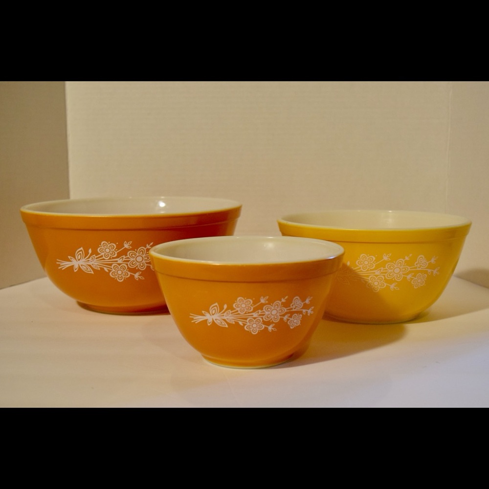 Set of 3 Pyrex Mixing Bowls